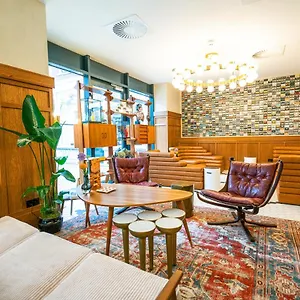 Hotel The Collector, Haia